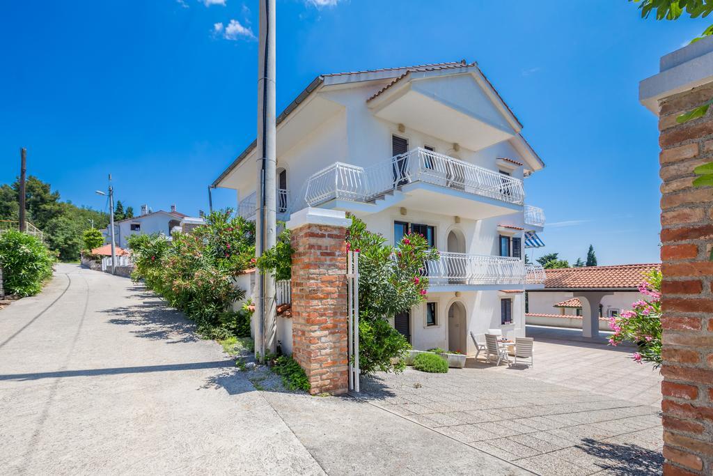 Ava Apartments Omisalj Ngoại thất bức ảnh