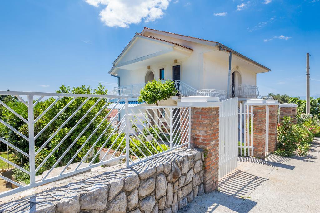 Ava Apartments Omisalj Ngoại thất bức ảnh