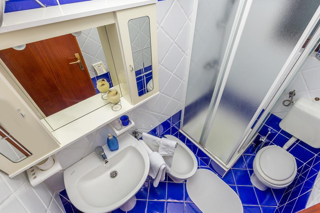 Ava Apartments Omisalj Ngoại thất bức ảnh